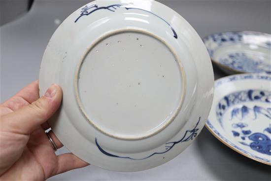 Four Chinese blue and white dishes, diameter 16cm